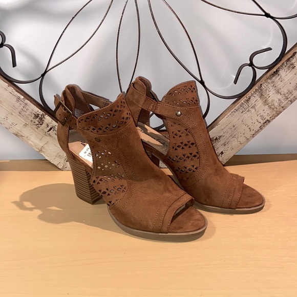 American Eagle brown suede spring booties - Picture 1 of 2